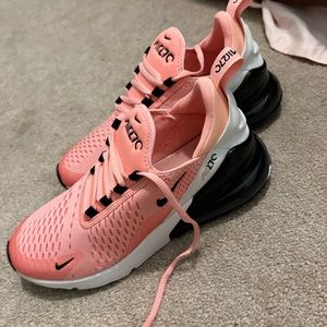 Nike Air Max 270 big kid size 6.5 brand new with box